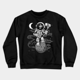 Astronaut Selfie Ethereum Crypto ETH Coin To The Moon Crypto Token Cryptocurrency Wallet Birthday Gift For Men Women Kids Crewneck Sweatshirt